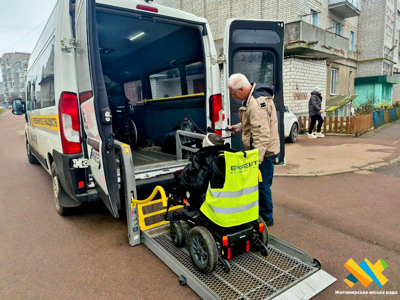 Фото без опису