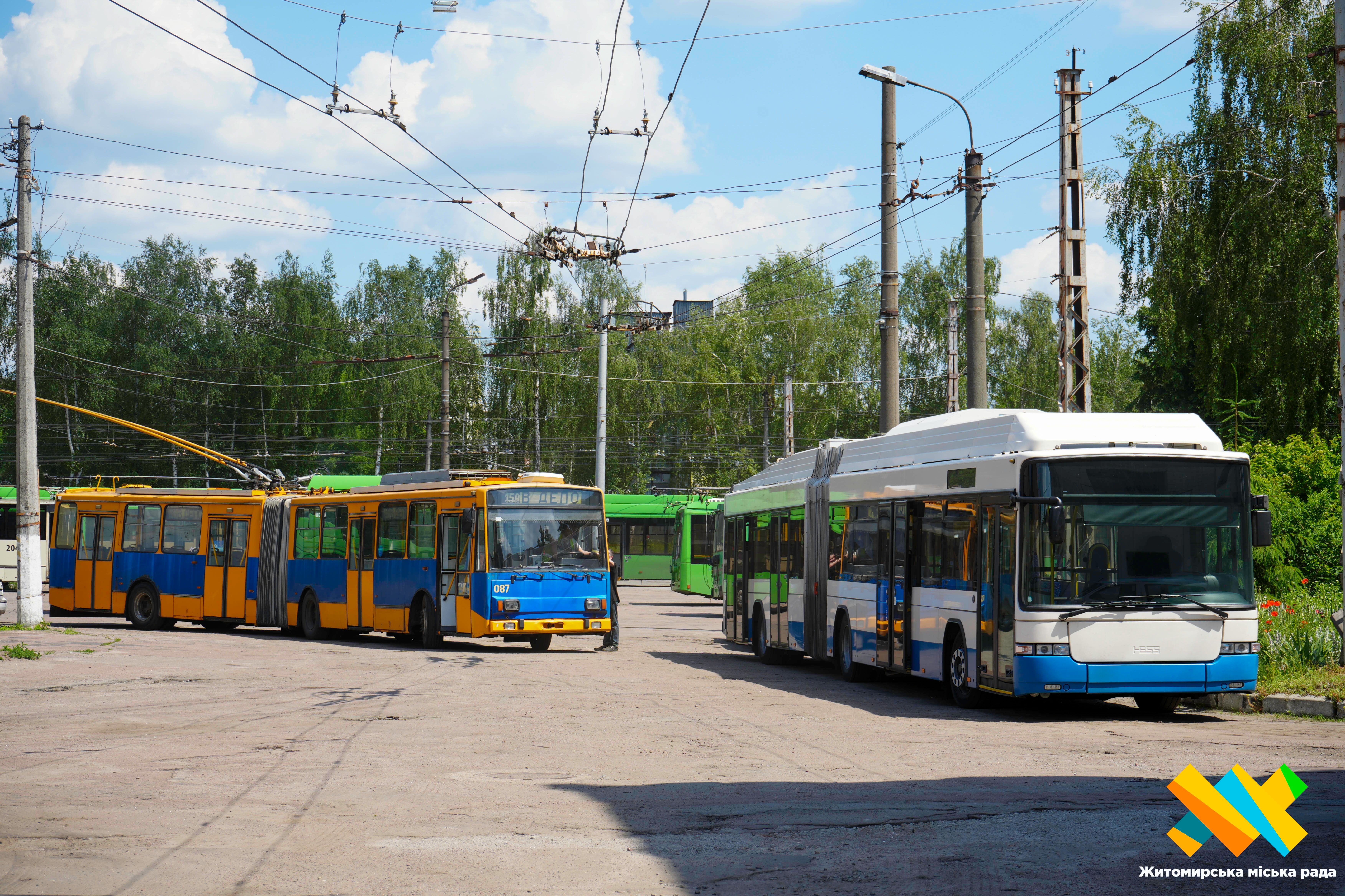 Два швейцарські тролейбуси вже в Житомирі: чекають ще 8 на маршрут та 3 на запчастини
