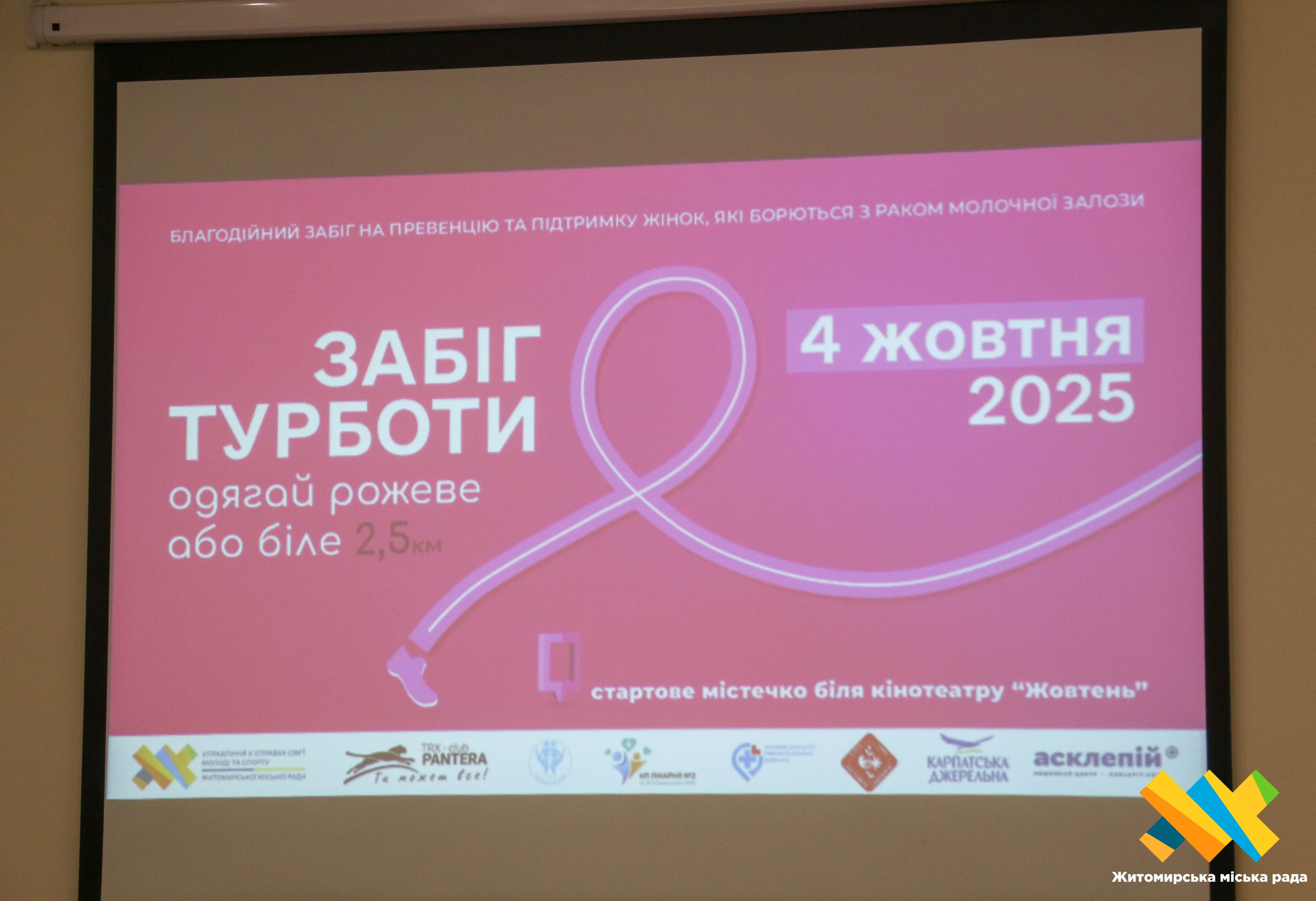 Подруги мас жігітті трактирлейді Подруги мас жігітті трактирлейді