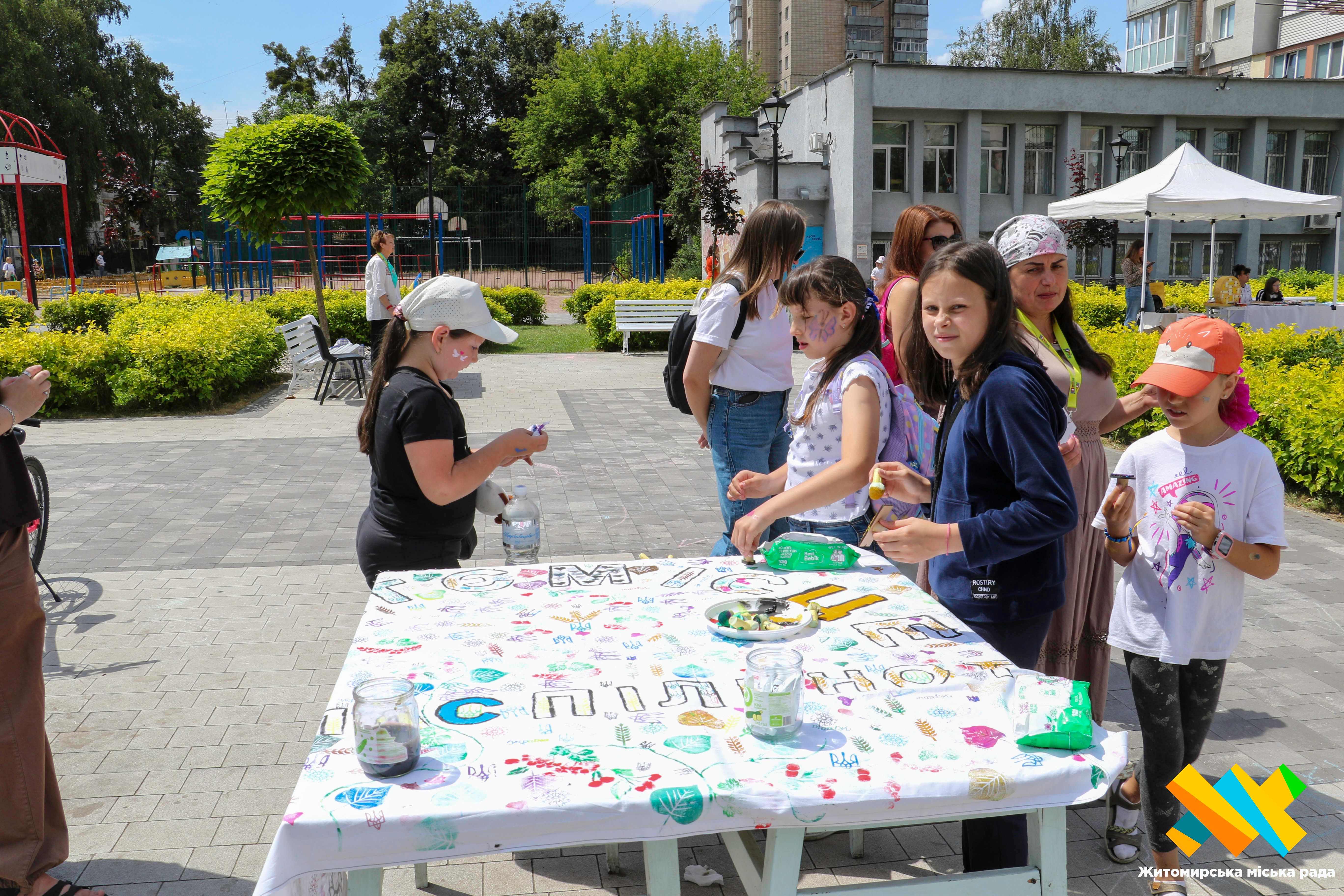 У Житомирі відбувся «Пікнік можливостей»: для відвідувачів працювали понад 40 організацій