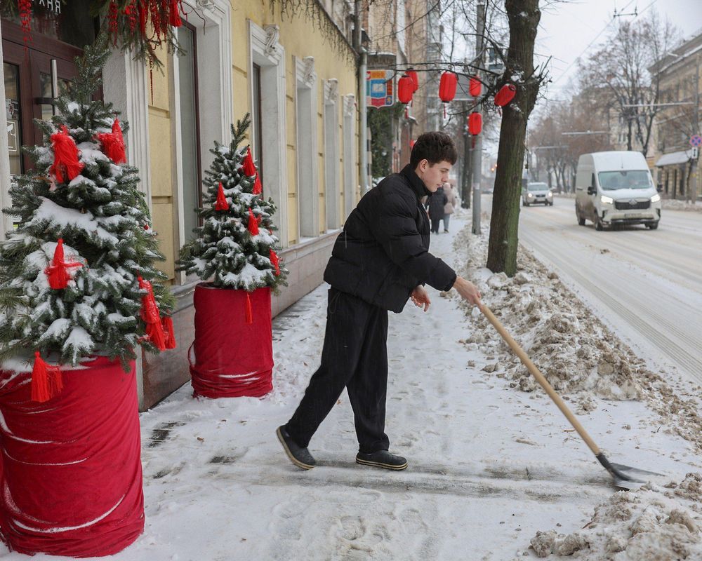 У Житомирі влада закликає підприємців прибирати сніг з прилеглих територій: муніципальна поліція контролюватиме